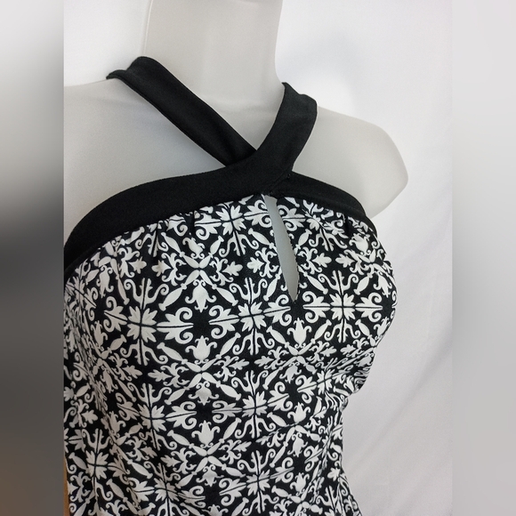 White House Black Market Monochrome Geometric Patterned Formal Blouse-(#395) - Picture 7 of 8